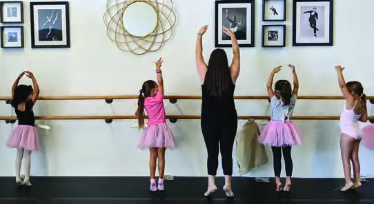 Детский ballet у станка