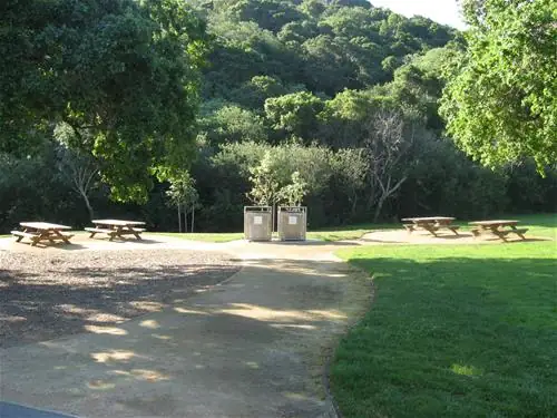 Тропа и picnic-зона Laurelwood Park